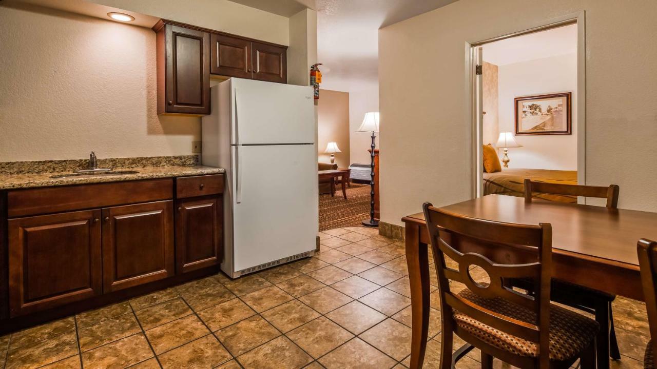 Best Western Plus Humboldt House Inn Garberville Bagian luar foto